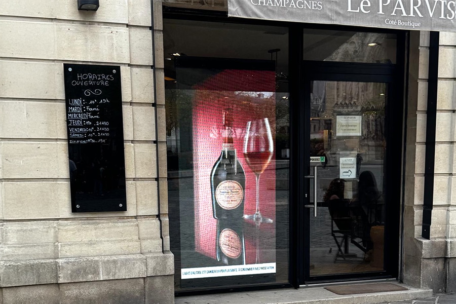 Parvis vitrine Reims