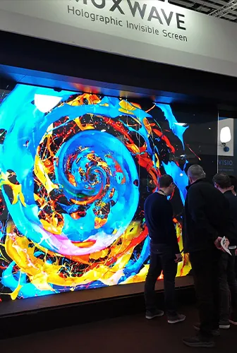 Écran holographique géant lors d'un salon professionnel